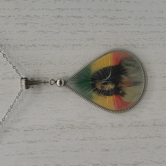 738- Silk Thread Pendant Necklace Handmade NWT - Picture 3 of 5